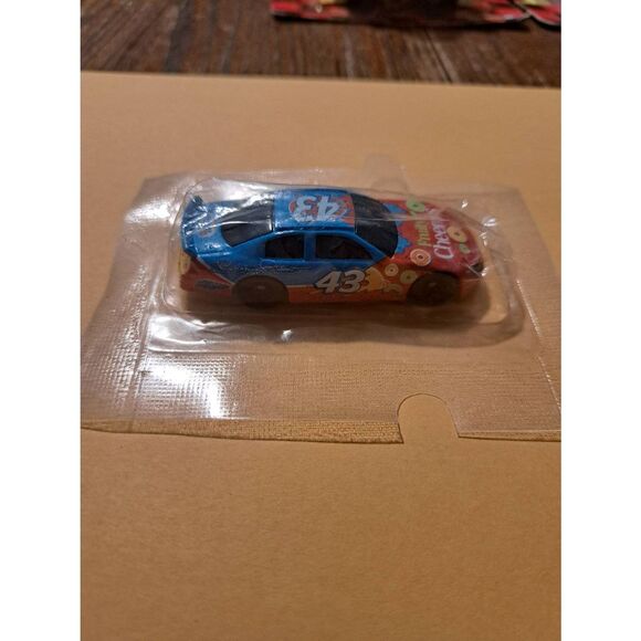 2008 Richard Petty #43 Fruity Cheerios NASCAR Die-Cast 1:64 Promo Race Car New - Picture 4 of 6